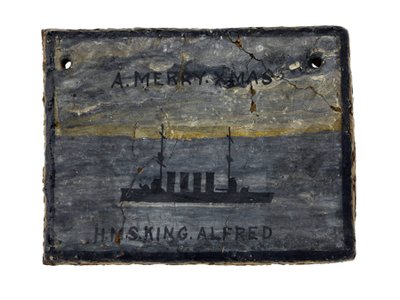 Una galleta rectangular (raciones de los tripulantes) de British School