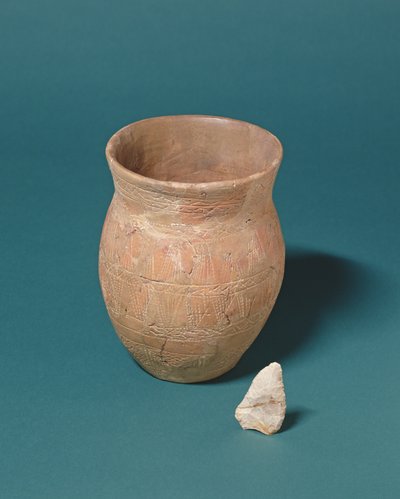 Vaso y cuchillo de sílex encontrados junto a un entierro en Barnwood, Gloucestershire, c.2000 a.C. de Bronze Age