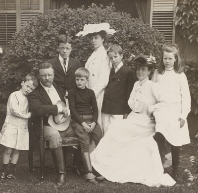 El presidente Theodore Roosevelt, su esposa Edith y su familia de Brothers Pach