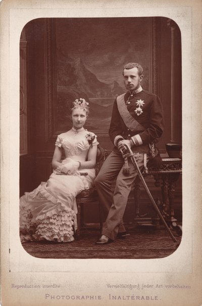 Príncipe heredero Rodolfo con la princesa Estefanía de Bélgica en ocasión de su compromiso, 1880 de Brussels . Photo studio Geruzet Frères