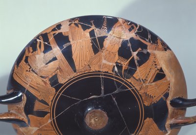 Copa de figuras rojas del Ática que representa el regreso de París a Príamo rodeado de Casandra, Políxena, Hécuba y Afrodita, de Vulci, c.495 a.C. (detalle) de Brygos Painter