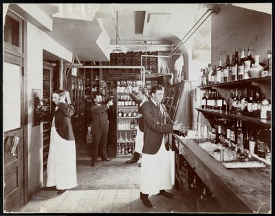 Una despensa en el Hotel Manhattan, 1902 de Byron Company