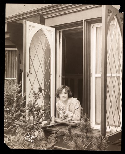 Anne Murdock en Casa, c.1915 de Byron Company