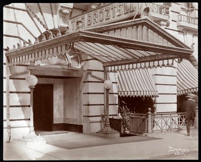 Entrada del Hotel Broztell, 3 East 27th Street, Nueva York, 1906 (impresión de gelatina de plata) de Byron Company