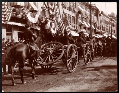 Artillería tirada por caballos en desfile en Dobbs Ferry, Nueva York, 1898 de Byron Company
