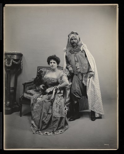Retrato de un hombre y una mujer no identificados en el baile de James Hazen Hyde, Nueva York, 31 de enero de 1905 de Byron Company