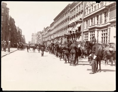 El personal del Gobernador esperando la llegada de Li Hung Chang en el Hotel Waldorf Astoria, 34th Street, Nueva York, 1896 de Byron Company