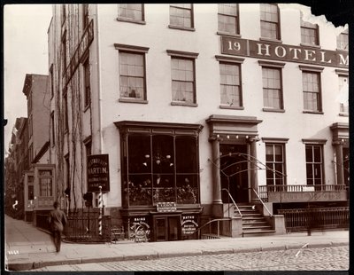 El Hotel Martin en 19 Lafayette Place, Nueva York, 1896 de Byron Company