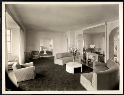 El salón del ático en el Hotel St. Regis, 1937 de Byron Company