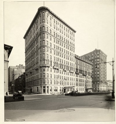 Vista del Hotel Embassy en Broadway y la calle 70, Nueva York, 1921 de Byron Company