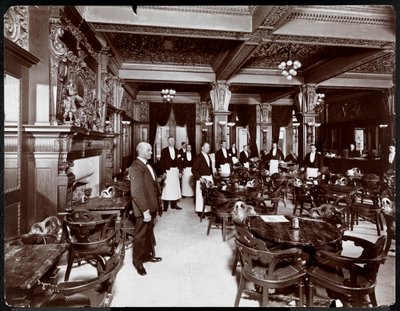 Camareros en un café en el Hotel Delmonico, 1902 de Byron Company