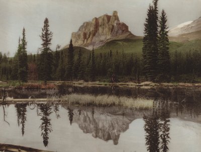 Castle Mountain (foto en color) de Byron Hill Harmon