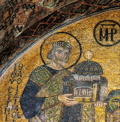 Emperador Justiniano presentando Hagia Sophia a la Virgen y el Niño (mosaico) de Byzantine