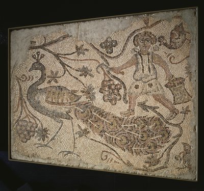 Panel de mosaico de suelo: Cosechador de uvas con pavo real, siglo V de Byzantine