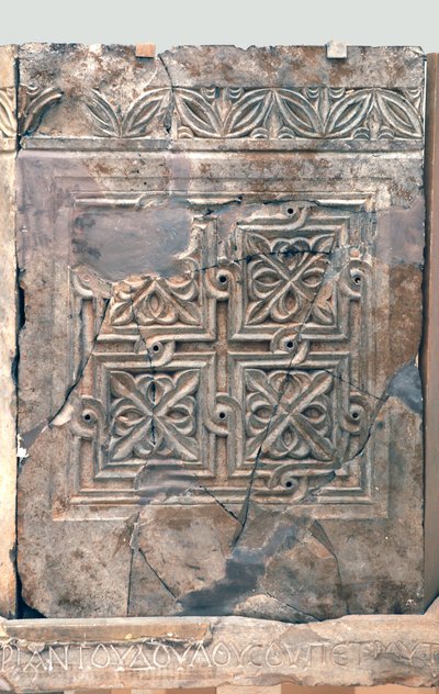 Ambón de la iglesia bizantina de San Teodoro, Beit Sila, Jerusalén, siglo VI d.C. de Byzantine Byzantine