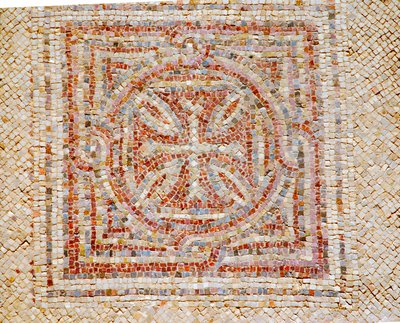 Detalle de una cruz del suelo de mosaico de la iglesia bizantina en Shoham, Israel, c. siglo V d.C. (mosaico) de Byzantine Byzantine