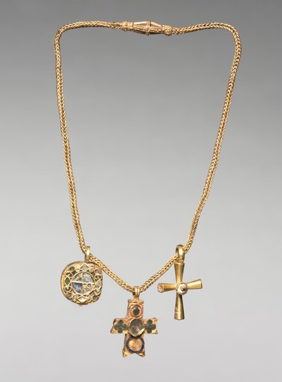 Cadena con colgante y dos cruces, principios de los 500 (oro con esmalte y vidrio) de Byzantine School