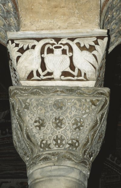 Capitel decorado del interior de Byzantine School