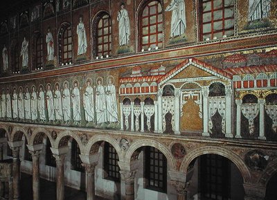 Fachada del Palazzo di Teodorico y la Procesión de los Mártires, 527-99 (mosaico) de Byzantine School