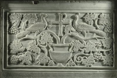 Pavos reales y vides de Byzantine School