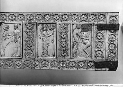 Placas de un cofre de madera que representan a Jesucristo entre dos escenas con Adán, siglo X-XI (madera y marfil) de Byzantine School