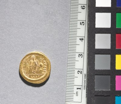 Sólido de Justiniano I (reverso), 545-565 de Byzantine School