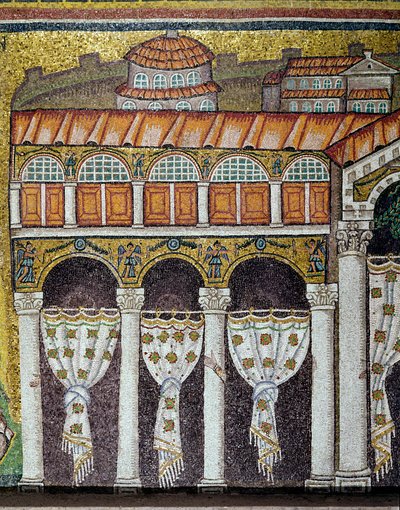 Vista del palacio del emperador bizantino Teodorico el Grande. Detalle. Mosaico lateral de la nave central, Basílica de Sant