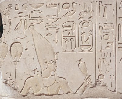 Egipto, Karnak, Capilla Roja de Hatshepsut, relieve de ofrenda de vino a Hatshepsut de J.B. and Brown J. Rowbotham