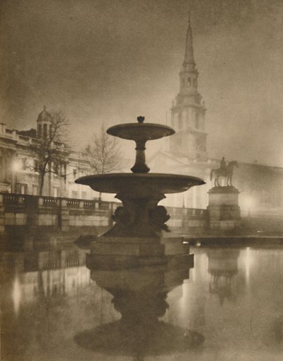 La lluvia nocturna ha convertido los pavimentos en un charco de reflejos de Calkin