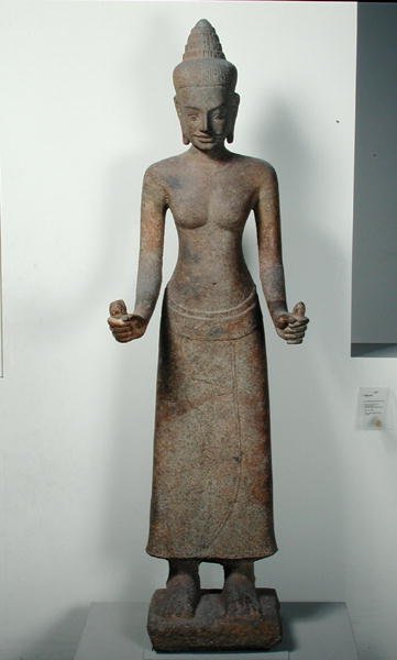 Estatua de la diosa, Lakshmi, de Preah Ko, estilo Bayon de Cambodian Cambodian