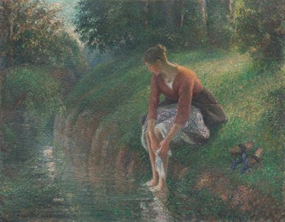 Mujer Bañando Sus Pies en un Arroyo, 1894-1895 de Camille Pissarro