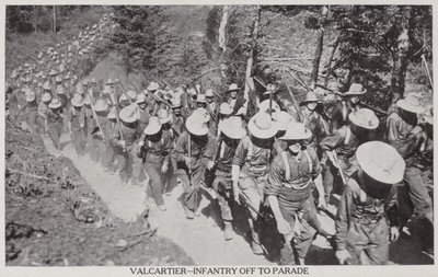 Val Cartier-Infantería desfilando en 1915 (foto en blanco y negro) de Canadian Photographer