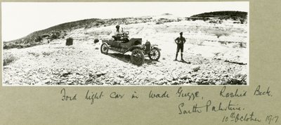 Coche ligero Ford en Wadi Guzzeh, Rashid Beck, Palestina del Sur, octubre de 1917 de Capt. Arthur Rhodes