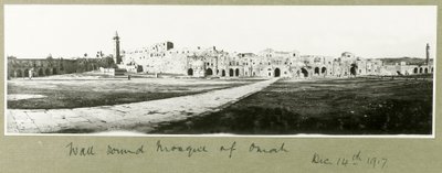 Muro alrededor de la Mezquita de Omah, 14 de diciembre de 1917 de Capt. Arthur Rhodes