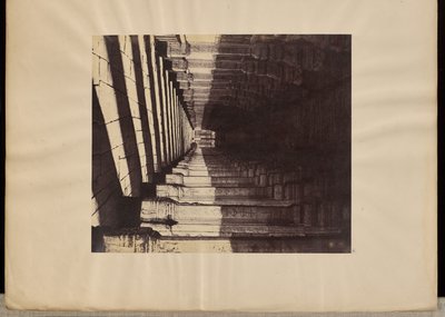 Madura. Aves de corral de Trimul Naik, Veranda lateral desde el oeste. de Capt. Linnaeus Tripe