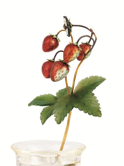 Estudio de fresas silvestres, San Petersburgo, c.1900 (esmalte montado en oro, nefrita y cristal de roca) de Carl Fabergé