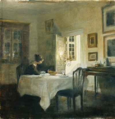 Una mujer en una mesa en un comedor de Carl Holsoe
