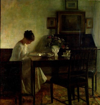 Niña leyendo en un interior de Carl Holsoe