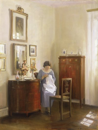 Interior con dama cosiendo, c.1910 de Carl Holsoe