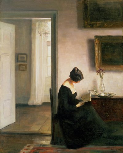 Mujer leyendo en un interior de Carl Holsoe