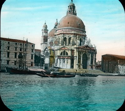 Italia, Venecia, vista de la Basílica Santa Maria della Salute, también conocida como Basílica de Santa María de la Salud, zona de Dorsoduro, fecha de la imagen: hacia 1910. Archivo Carl Simon de Carl Simon