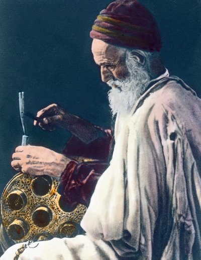 Marruecos, calderero judío, fecha de la imagen: hacia 1910. Archivo Carl Simon de Carl Simon