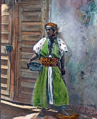 Marruecos, niña cabila de la etnia bereber, fecha de la imagen: hacia 1910. Archivo Carl Simon de Carl Simon