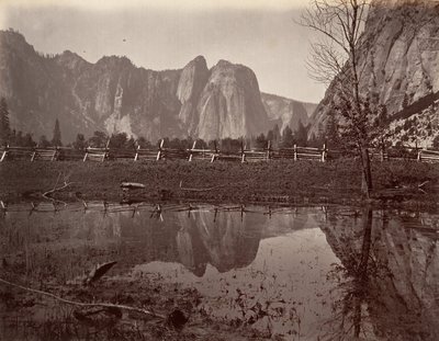 Rocas de la Catedral, Yosemite, ca. 1872, impreso ca. 1876 de Carleton E. Watkins.