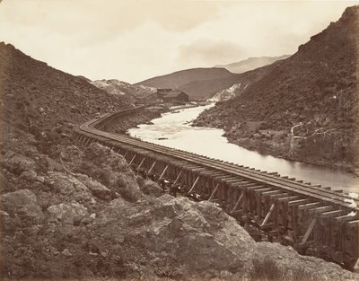 Molino de cuarzo Eureka y canal, Nevada, 1875, impreso ca. 1876 de Carleton Emmons Watkins