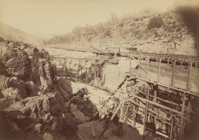Puesta en ascensor, Golden Feather, Oroville,1891 (foto) de Carleton Emmons Watkins