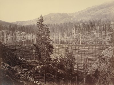 Presa y lago, condado de Nevada, vista cercana de Carleton Watkins