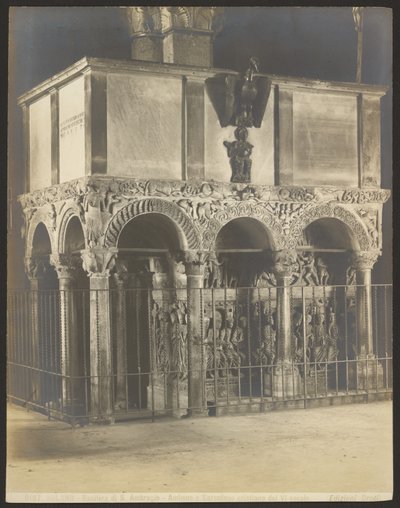 Milán - Basílica de S. Ambrogio - ambón y sarcófago cristianos del siglo VI de Carlo Brogi
