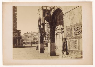 Plaza de San Marcos vista desde la Porta della Carta. Venecia. de Carlo Naya