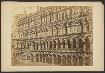 Ala oeste del Patio del Palacio Ducal de Carlo Ponti